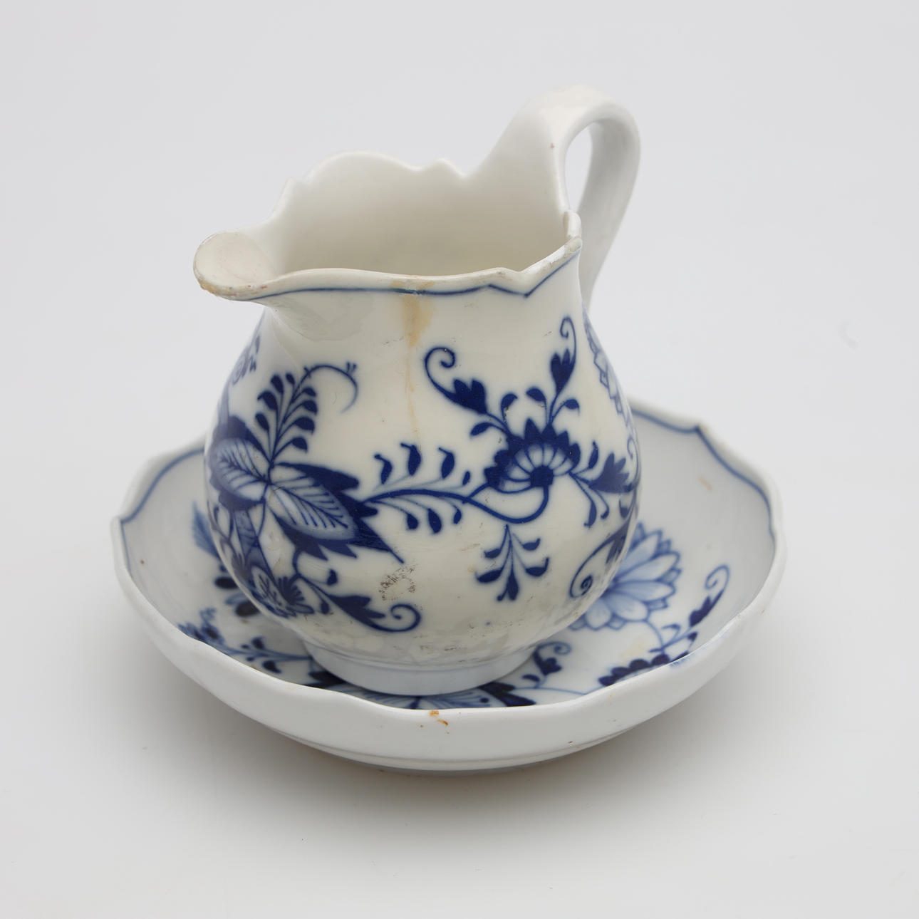 JUG and BARREL, Meissen, the onion pattern.