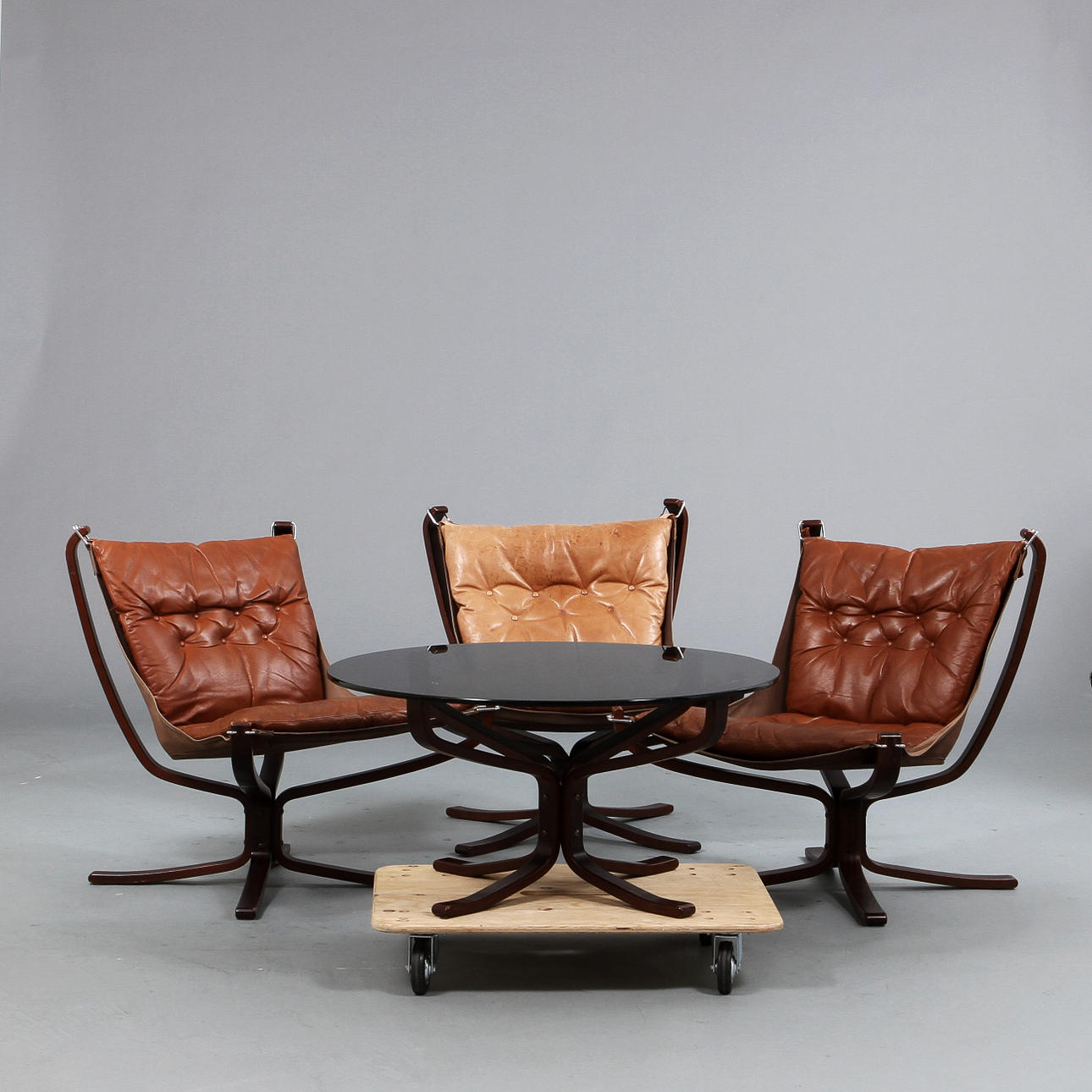 SITTGRUPP, 4 delar, "Falcon", Sigurd Ressel, Vatne Möbler, Norge 1900-talets senare hälft.