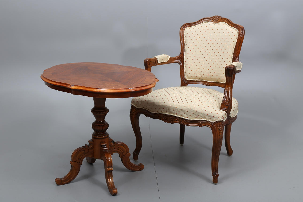 KARMSTOL OCH BORD, nyrokokostil, 1900-talets andra hälft.