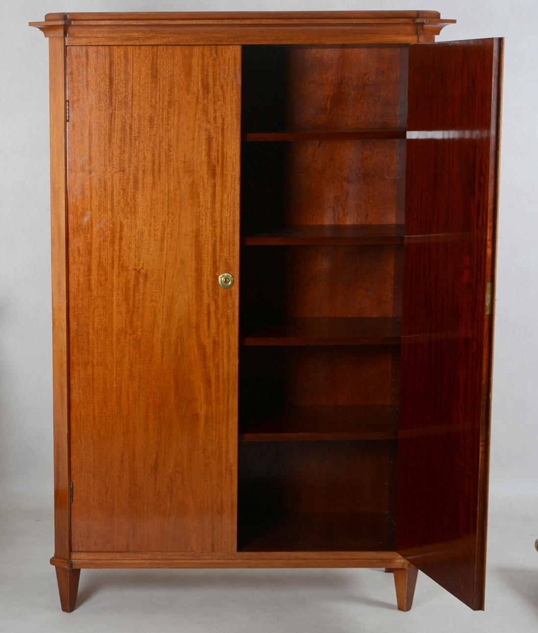 MATSALSSKÅP, mahogny, 1900-tal.