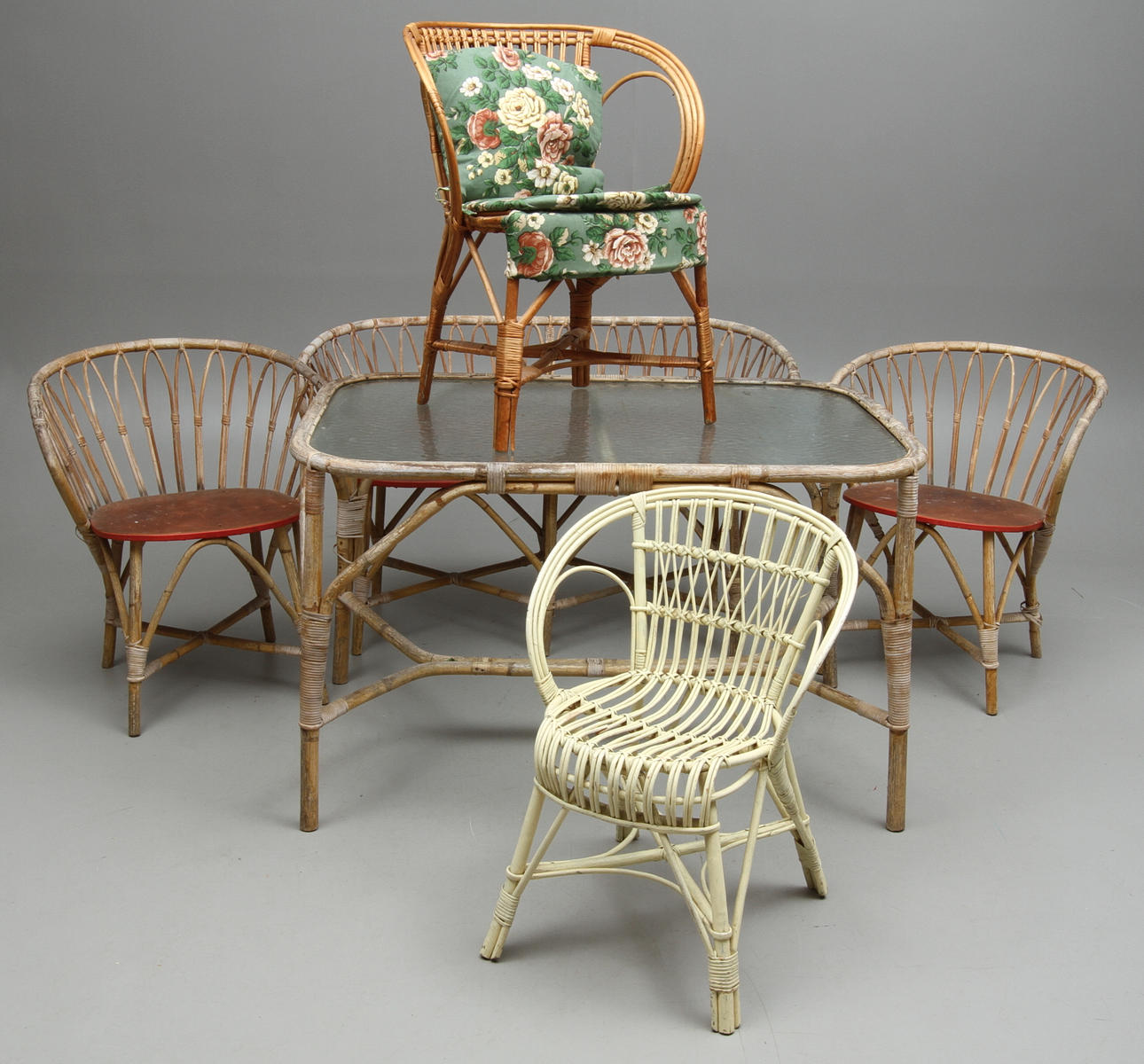 ROTTINGMÖBLER, 6 delar, 1900-tal.