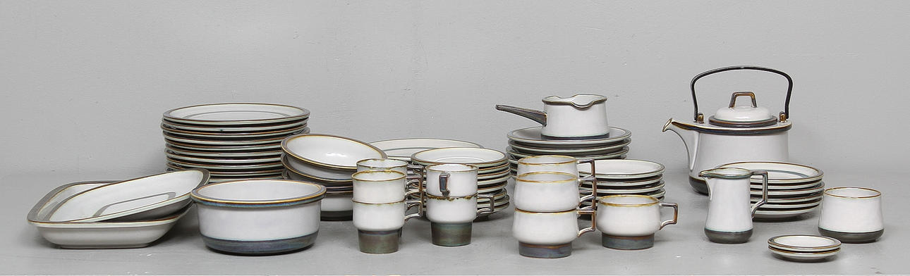 SERVIS, stengods. 55 delar. "Tema", Bing och Gröndahl, Danmark.