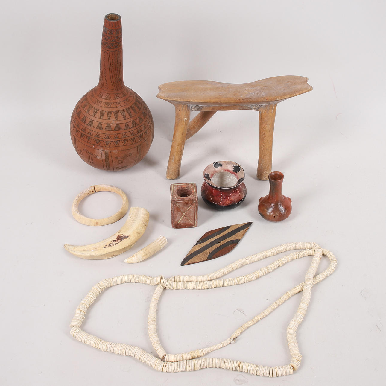 OBJETOS AFRICANOS, 10 piezas, 1900.