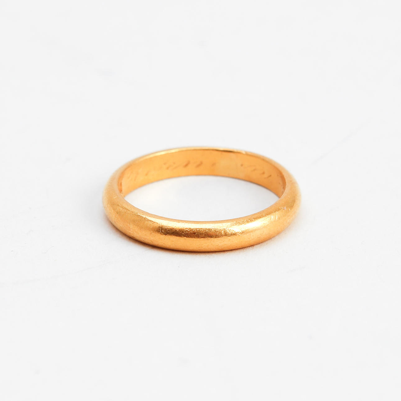 RING, 23 karat guld. Vægt ca 5,3 gram.