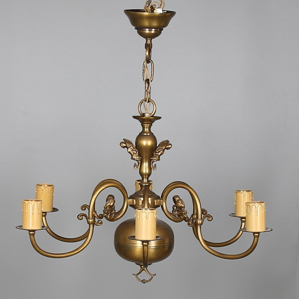 TAKLAMPA i mässing, sex-armad, 1900-tal.