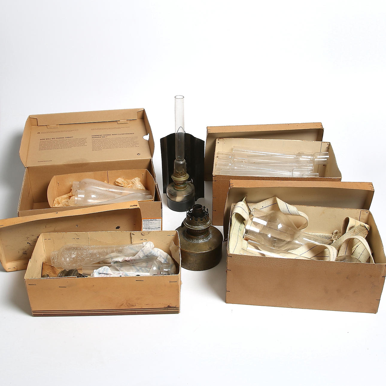 BRÄNNARGLAS och TILLBEHÖR FÖR FOTOGENLAMPOR, 18/1900-tal.