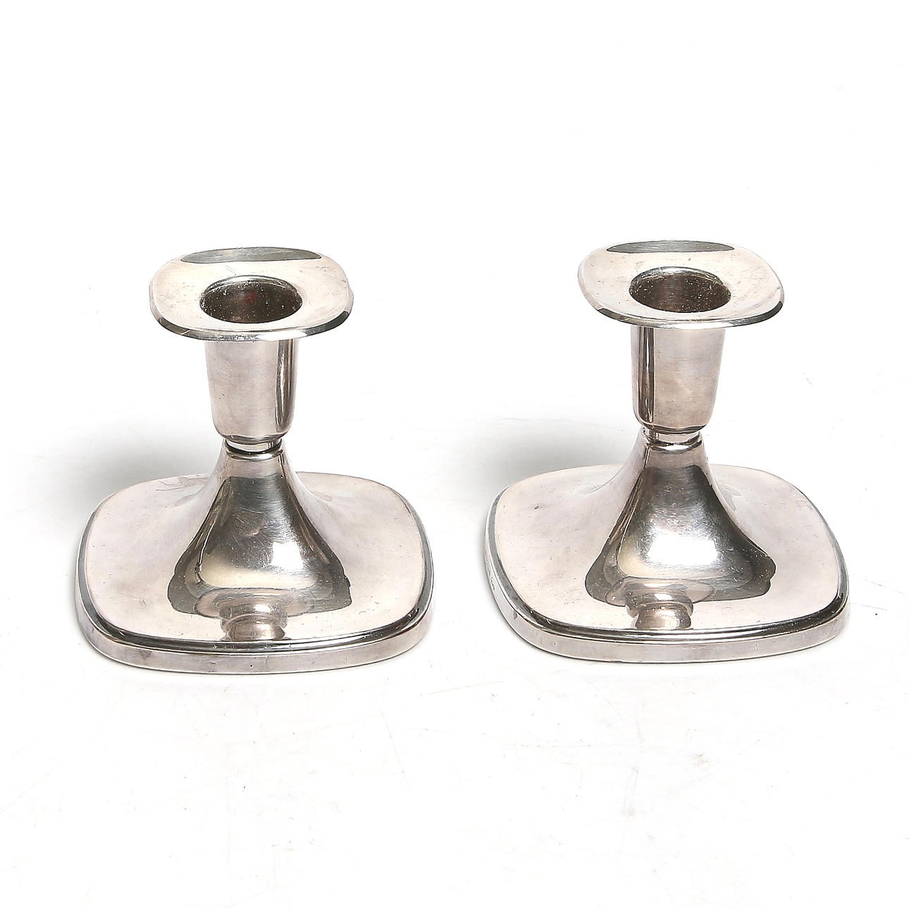 LJUSSTAKAR, ett par, silver, Thore Eldh, Ceson Guldvaru AB, Göteborg. 1900-tal.