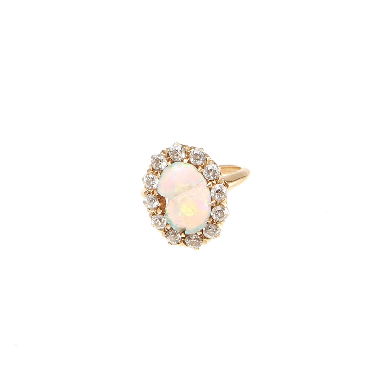 RING, 18K rödguld med opal samt diamanter, totalt ca 0,5 ct. Vikt 5,2 g.