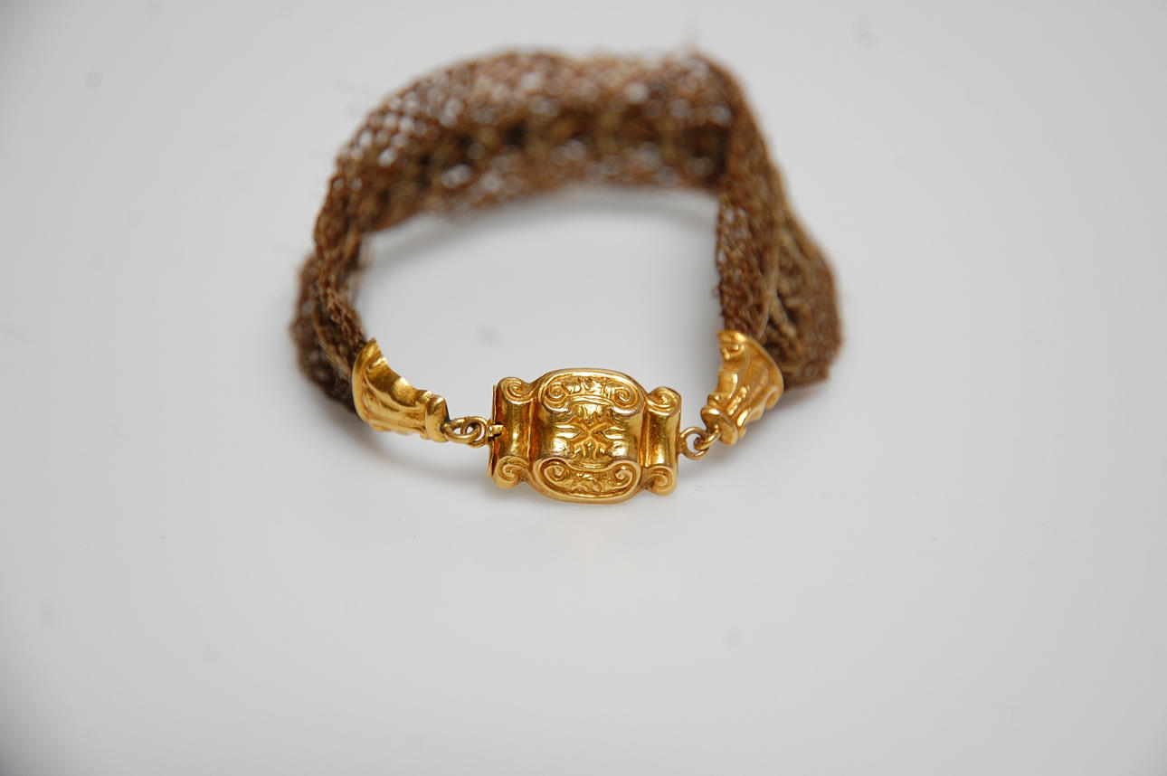 ARMBAND, hårarbete, 18 K Guld, Stämplad S4, märkt " Minne 11/6 1848".