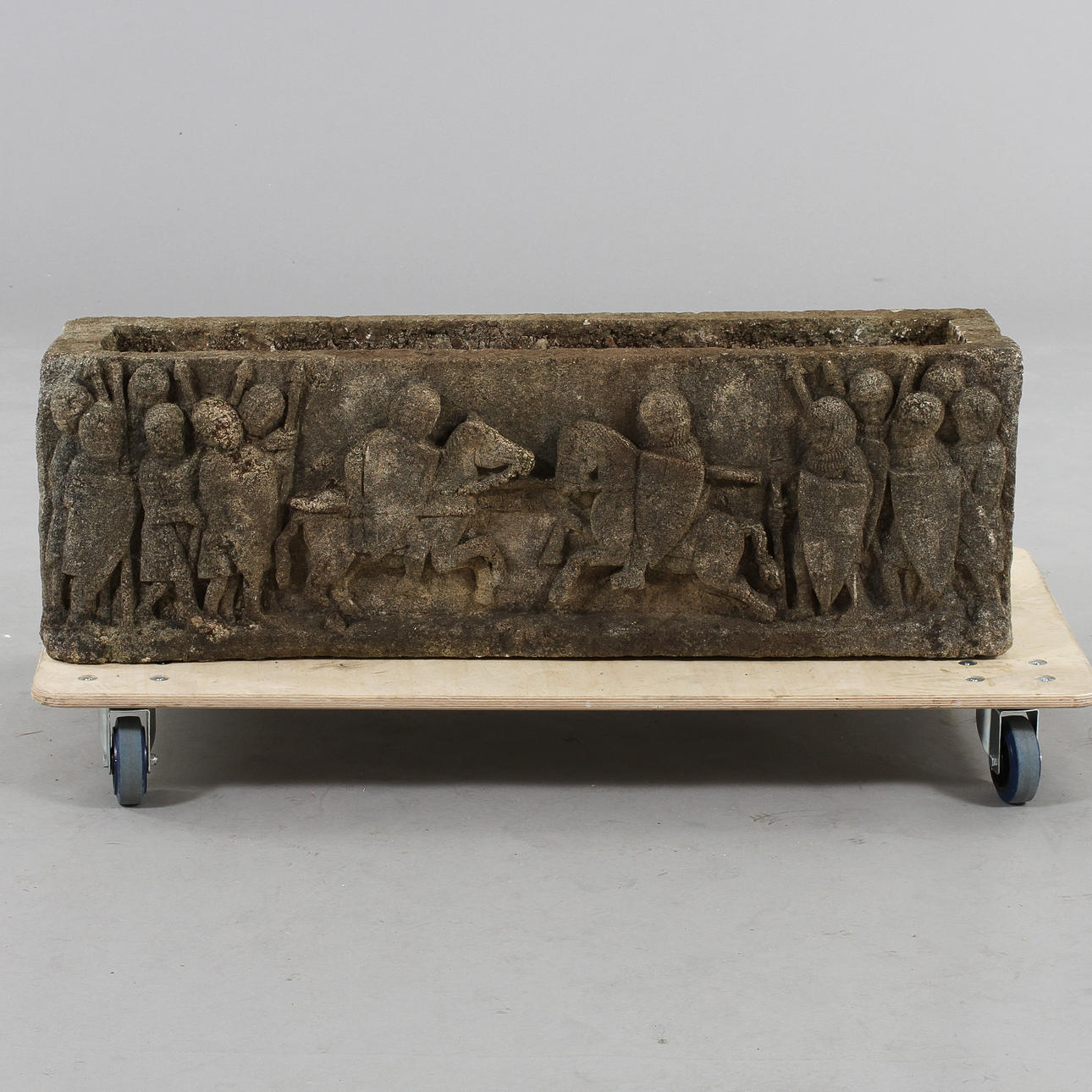 KAR PÅ BEN, gjutmassa, 1800-tal.