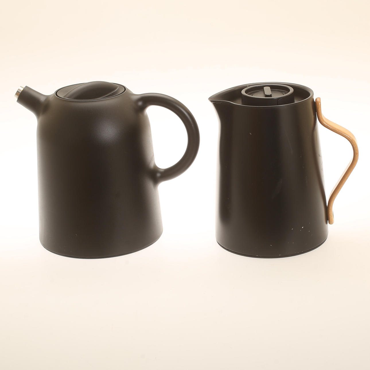 KAFFETERMOSAR, 2 stycken, Georg Jensen och Eva Solo.