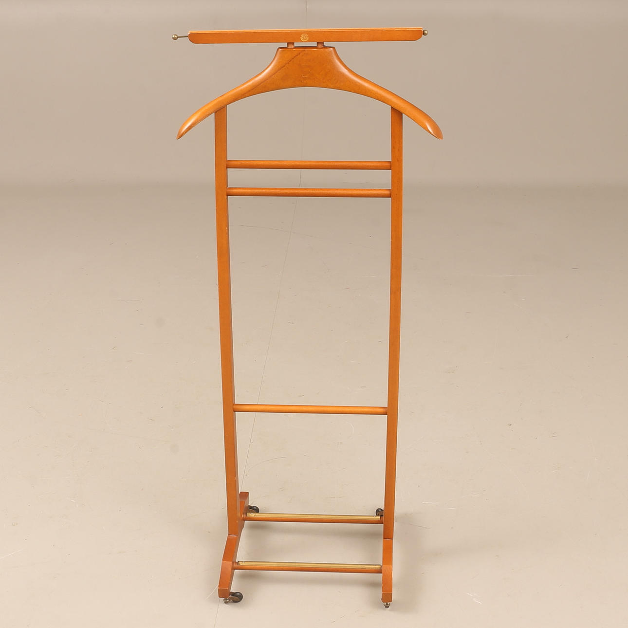 HERRBETJÄNT, trä, Brevettato.