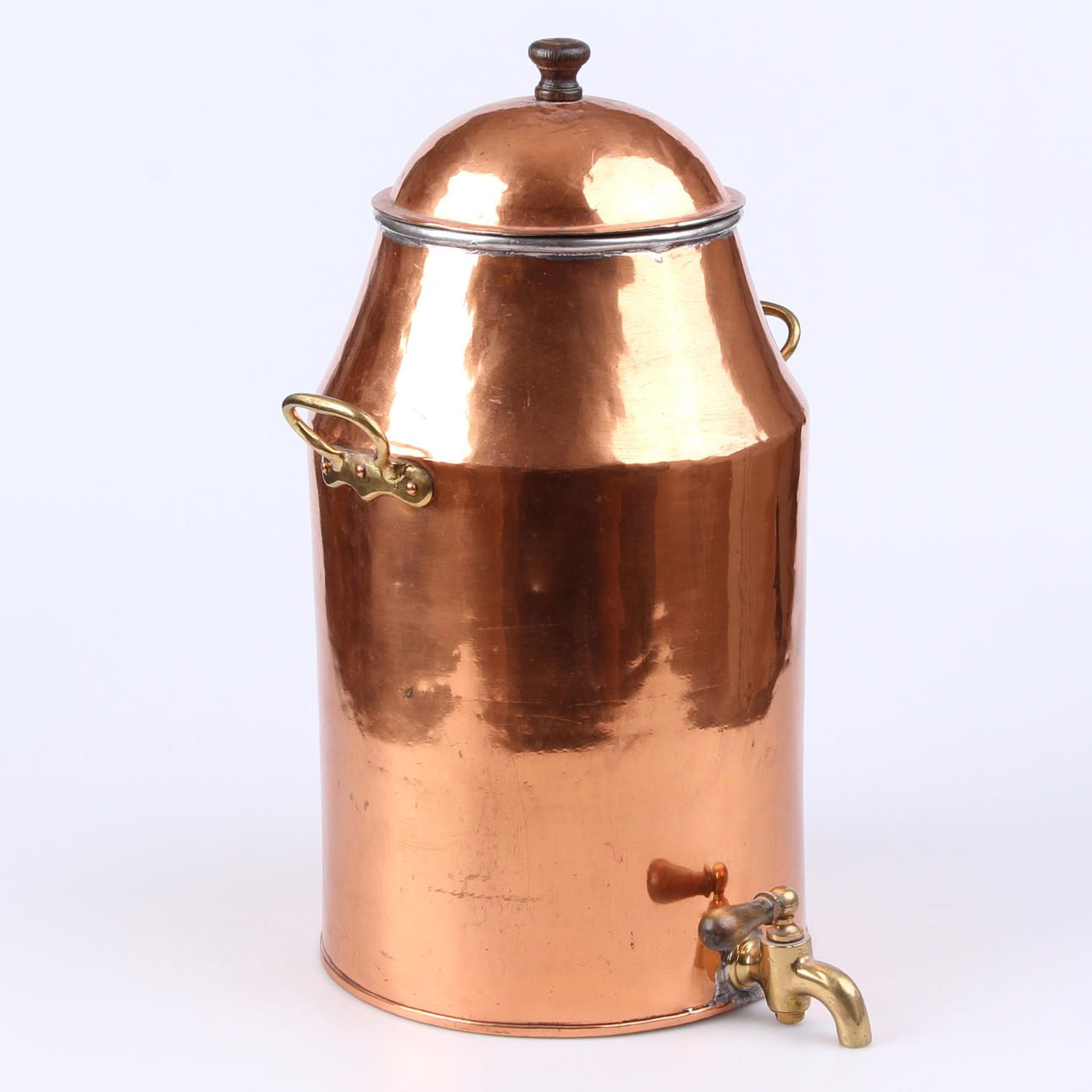 BEHÅLLARE, med tappkran, koppar och mässing, 1900-tal.