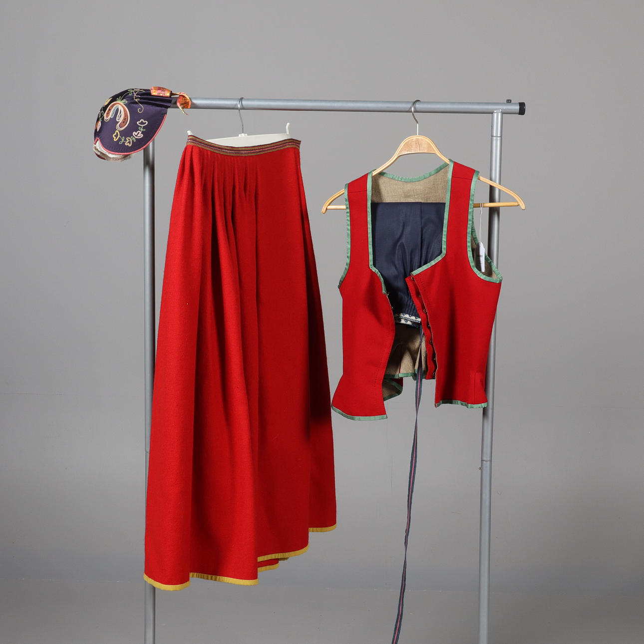 FOLKDRÄKT, Toarpsdräkten, 4 delar.