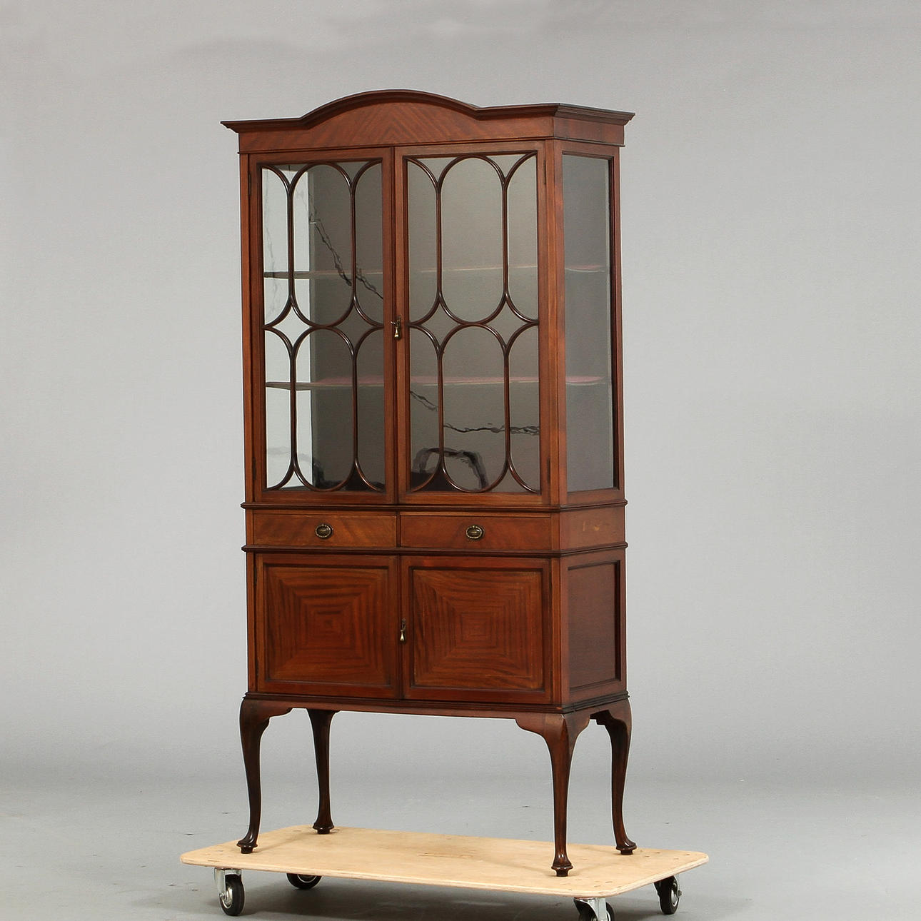 VITRINSKÅP. 1900-tal, Engelsk stil.