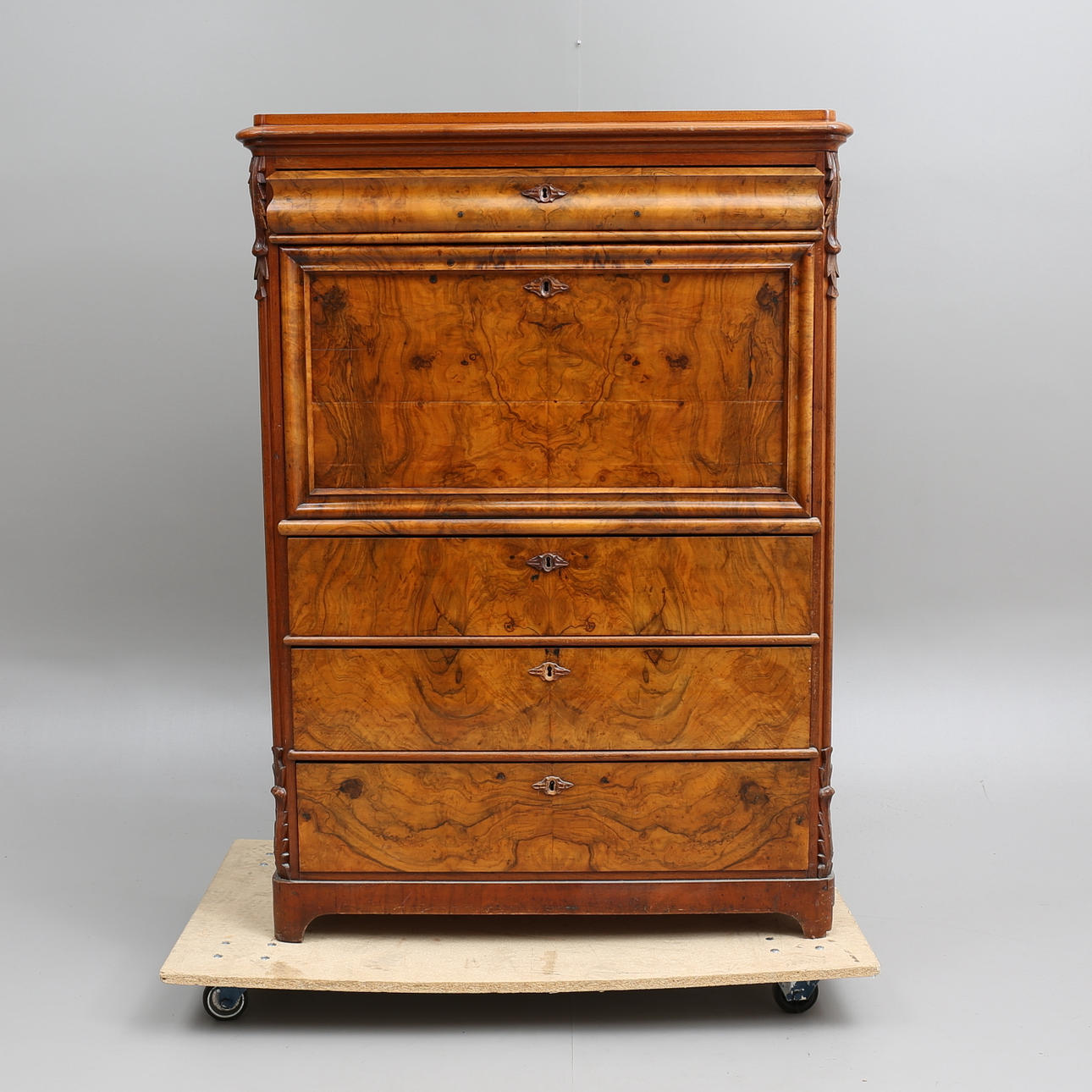 CHIFFONJÉ, 1800-tal.