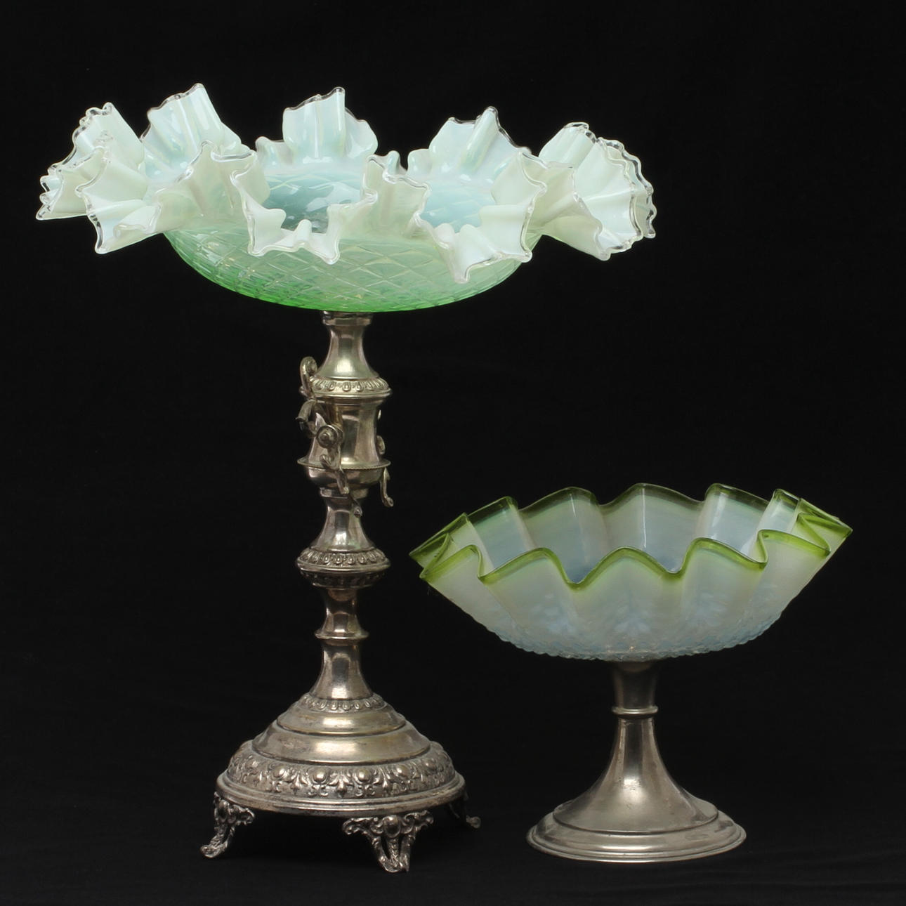 SKÅLAR, på fot, 2 st, 18/1900-tal.