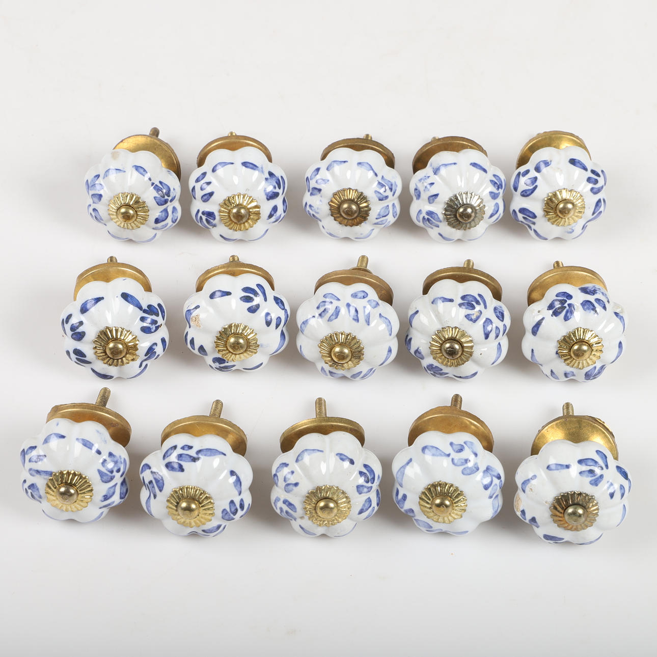 KNOPPAR, porslin/mässing.