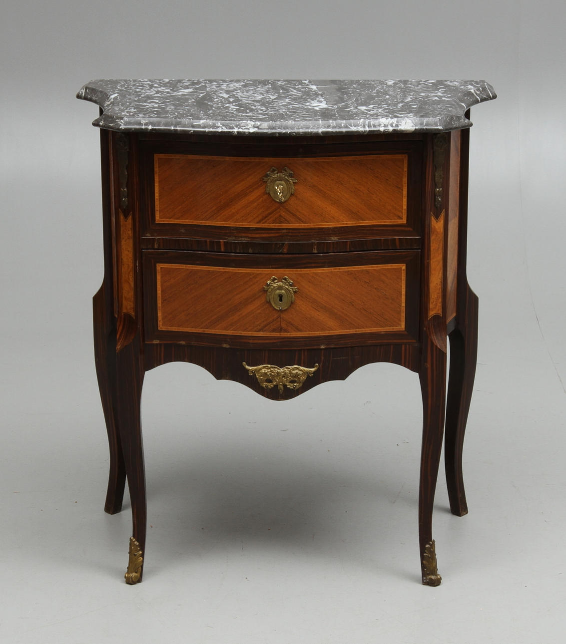 BYRÅ, med stenskiva, Louis XVI-stil, 1900-tal.