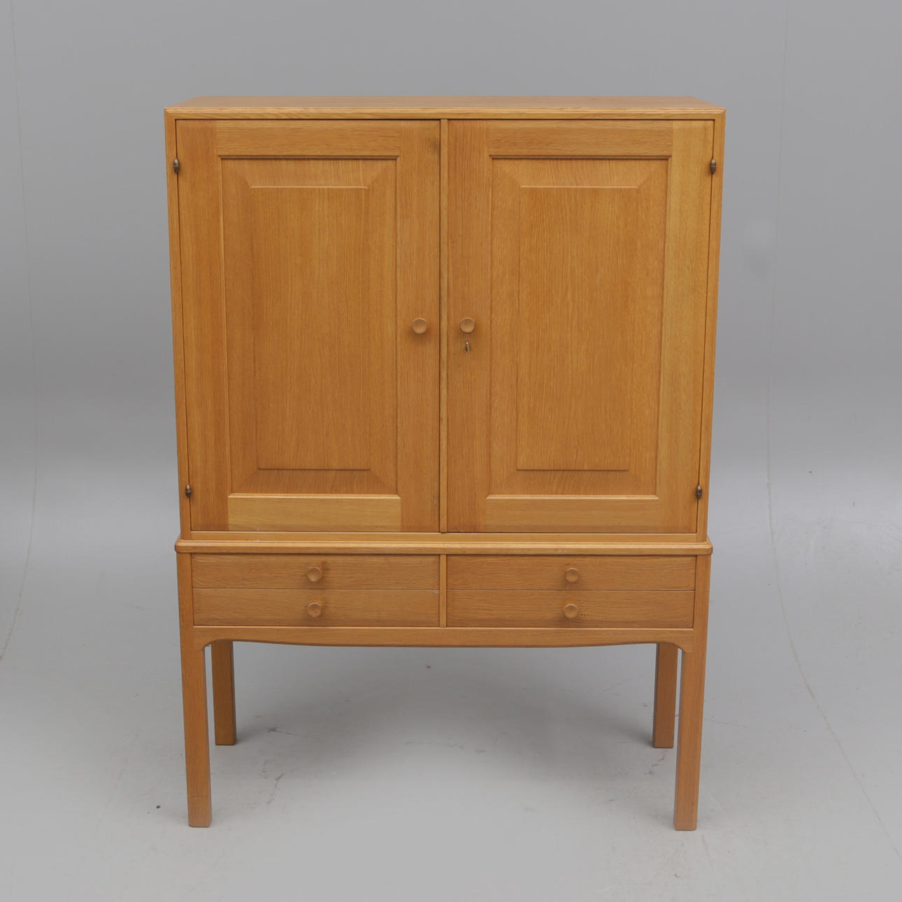 CARL MALMSTEN. SKÅP, ek, modell "Oktober" stämplad.