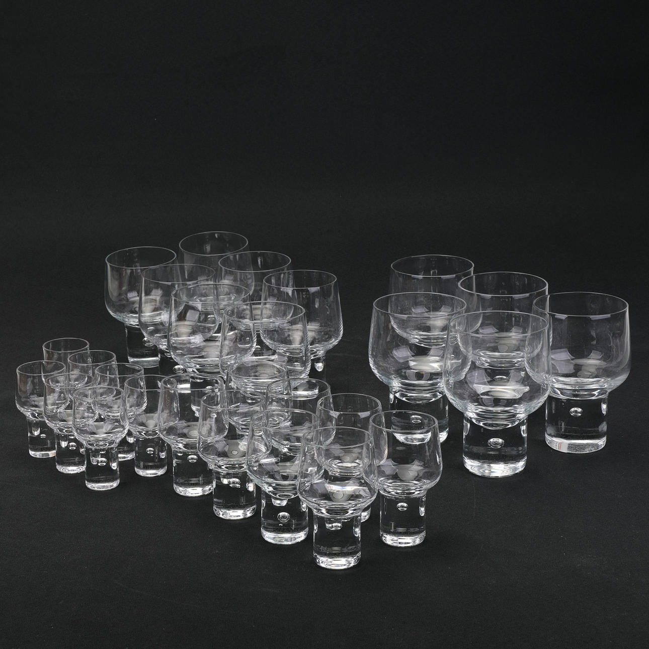 VICKE LINDSTRAND. GLASSWARE 27 pieces, Kosta Boda 