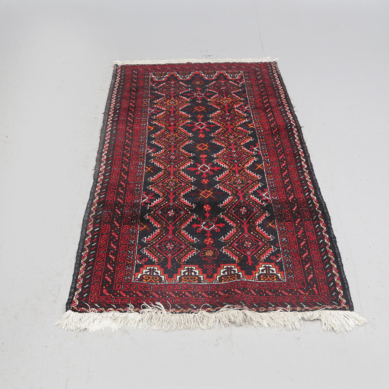 MATTA, orienten, röd, 1900-tal 100x185. Mattor & Textil - Mattor ...