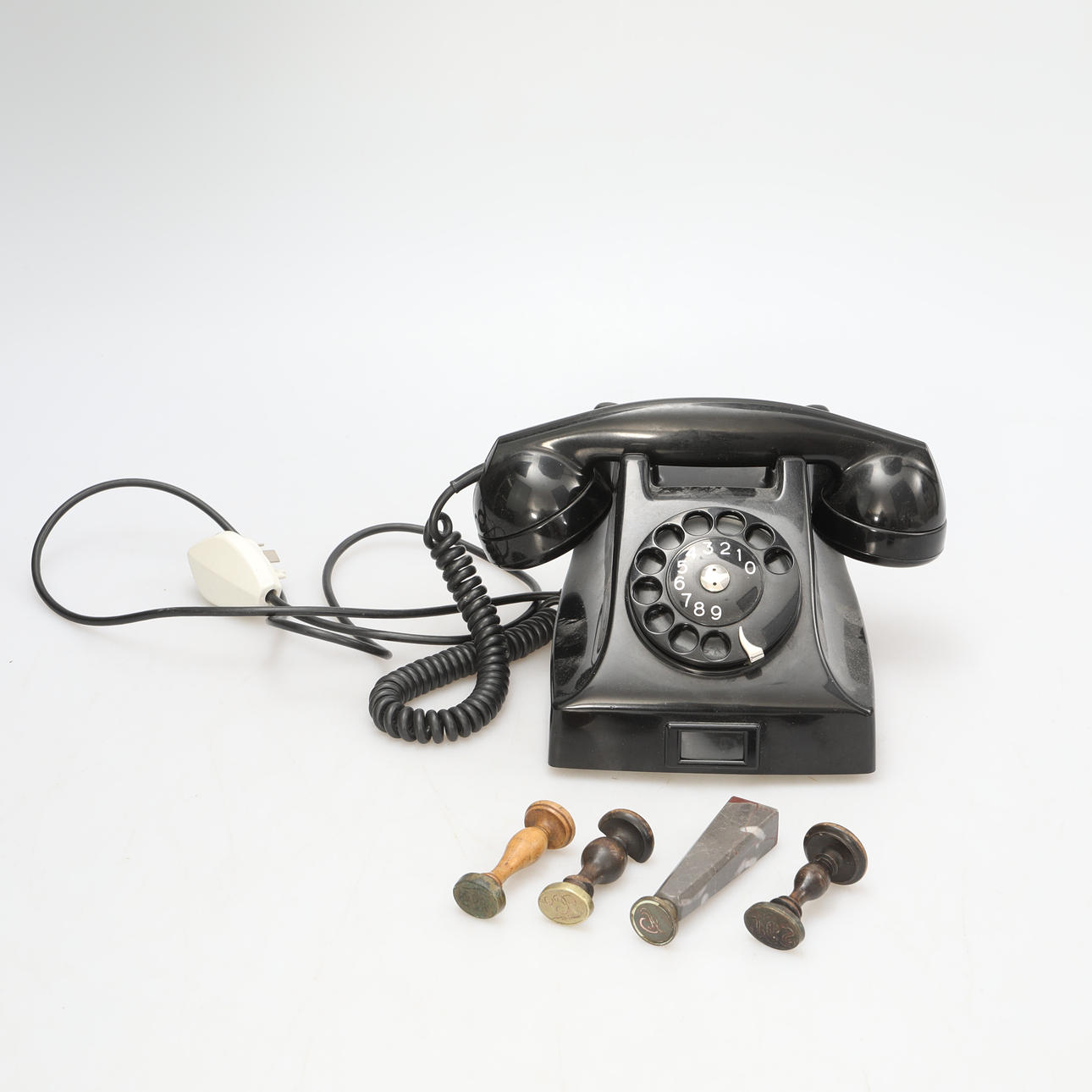 TELEFON samt 4 st sigilstämplar.