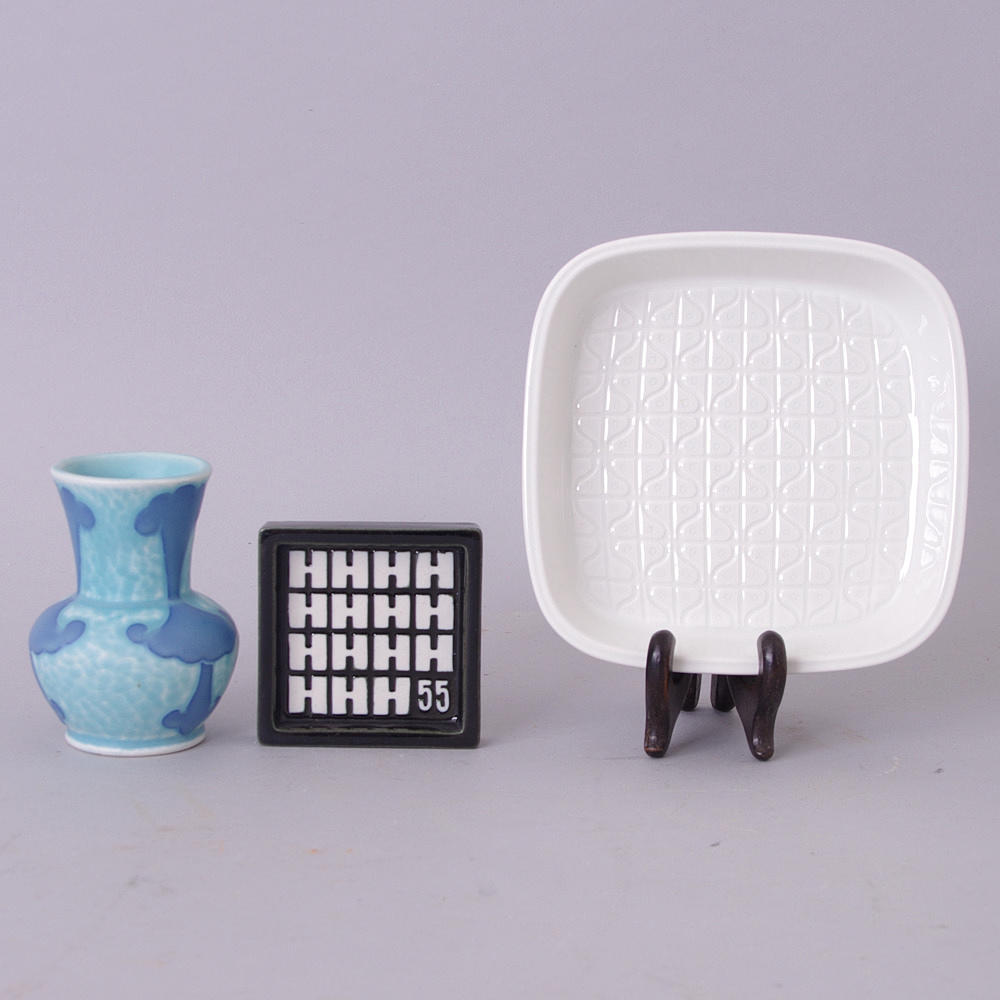 VAS SAMT 2 ASKFAT, Sgrafitto samt Domino, Gustavsberg samt Rörstrand.