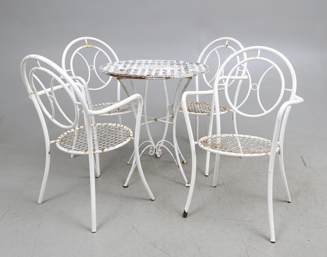 TRÄDGÅRDSTOLAR, 4 st. och BORD, metal. Bland annat BKS Danmark , 1900-tal.