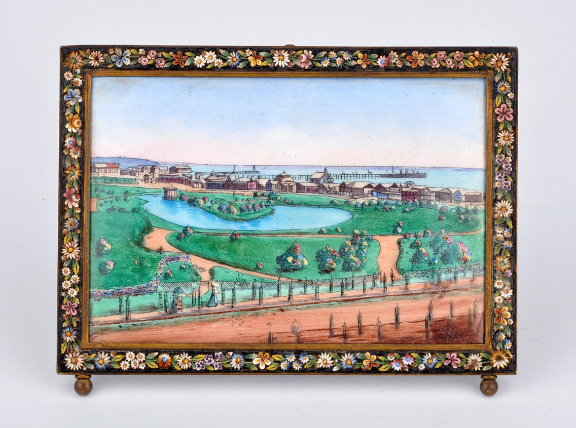 MIKRO-MOSAIK, MILLEFIORI & EMAILLE. Miniatyrmålning, troligen norra Italien. stå ram.