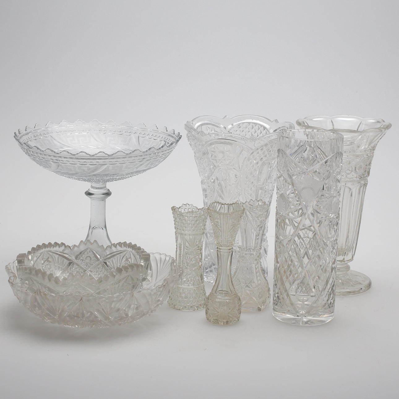 DIVERSE KRISTALL samt PRESSGLAS, 9 delar, 18/1900-tal.