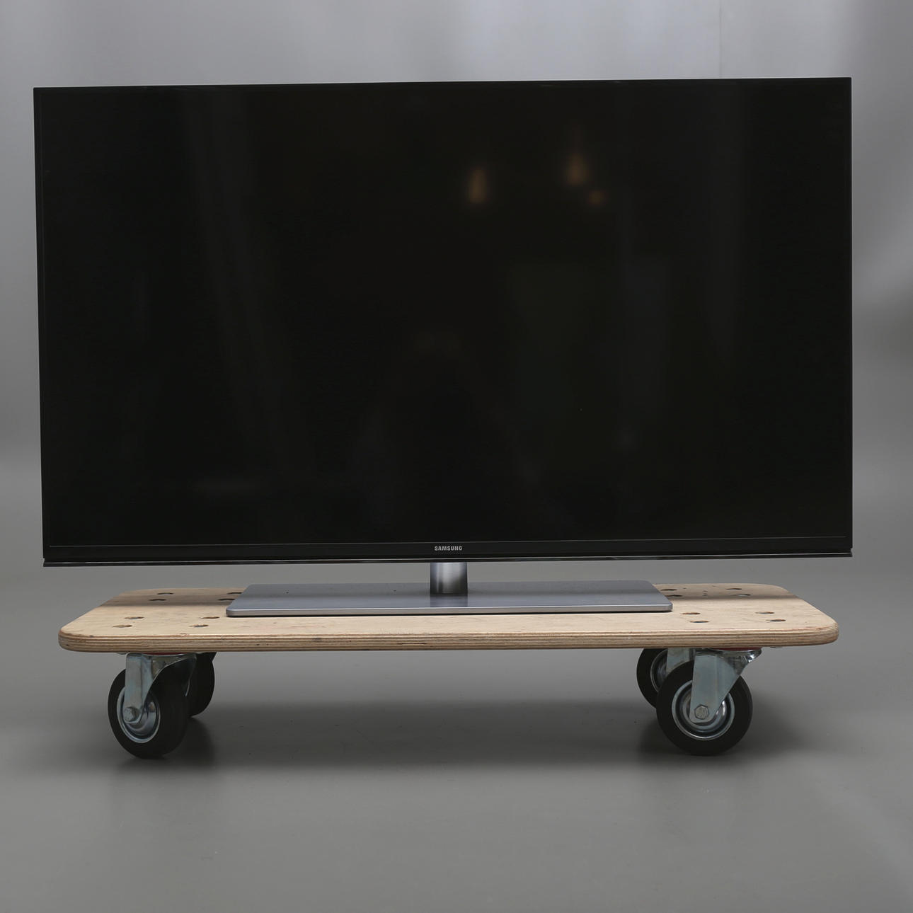 TV, Samsung UE40H6705ST, 40 tum.