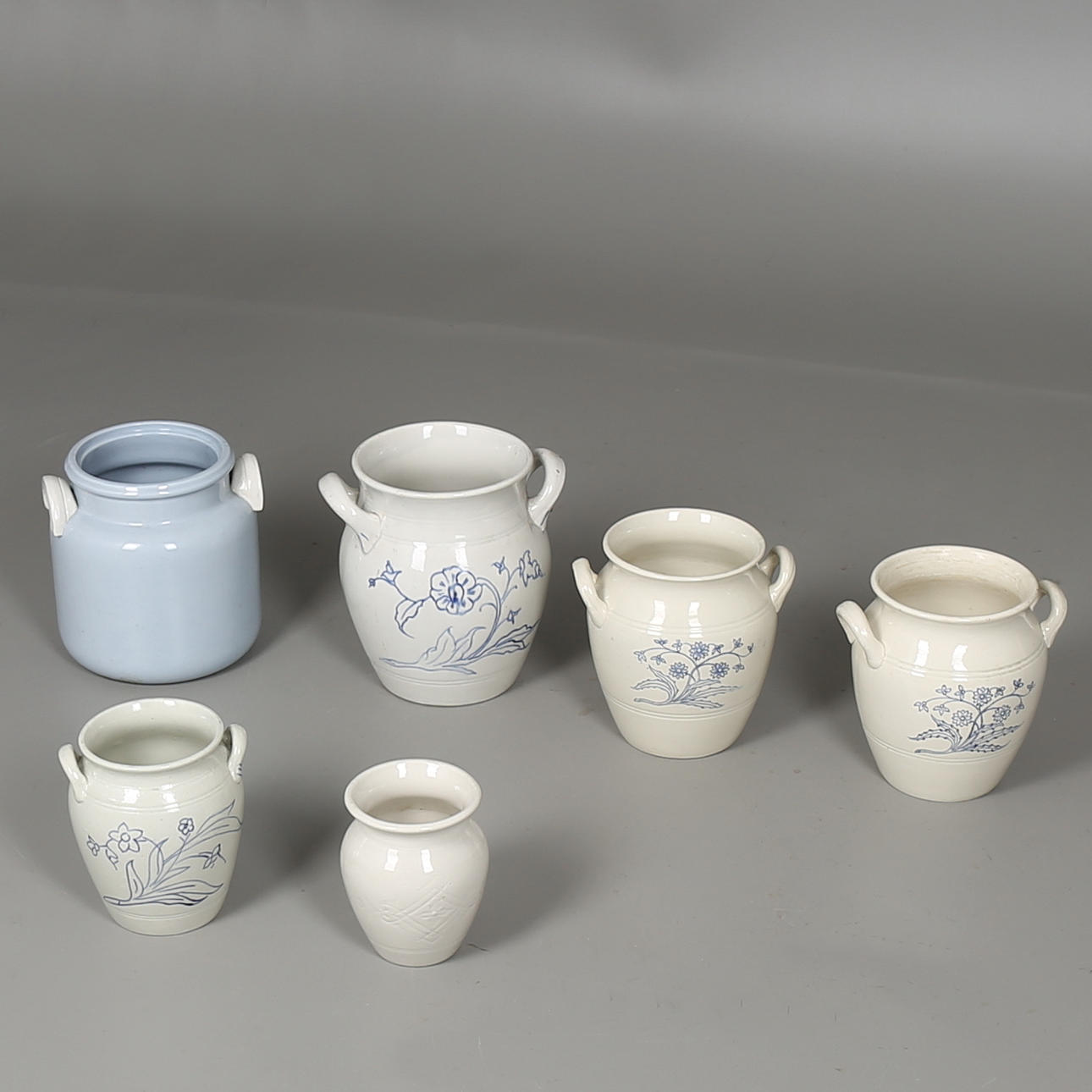 PARTI KRUS i porslin, Gustavsberg och Rörstrand.