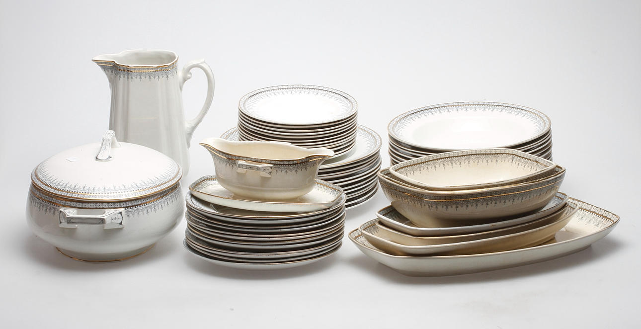 MATSERVIS, flintgods. 57 delar. "Senora", Gustafsberg, 1900-talets fösta kvartal.