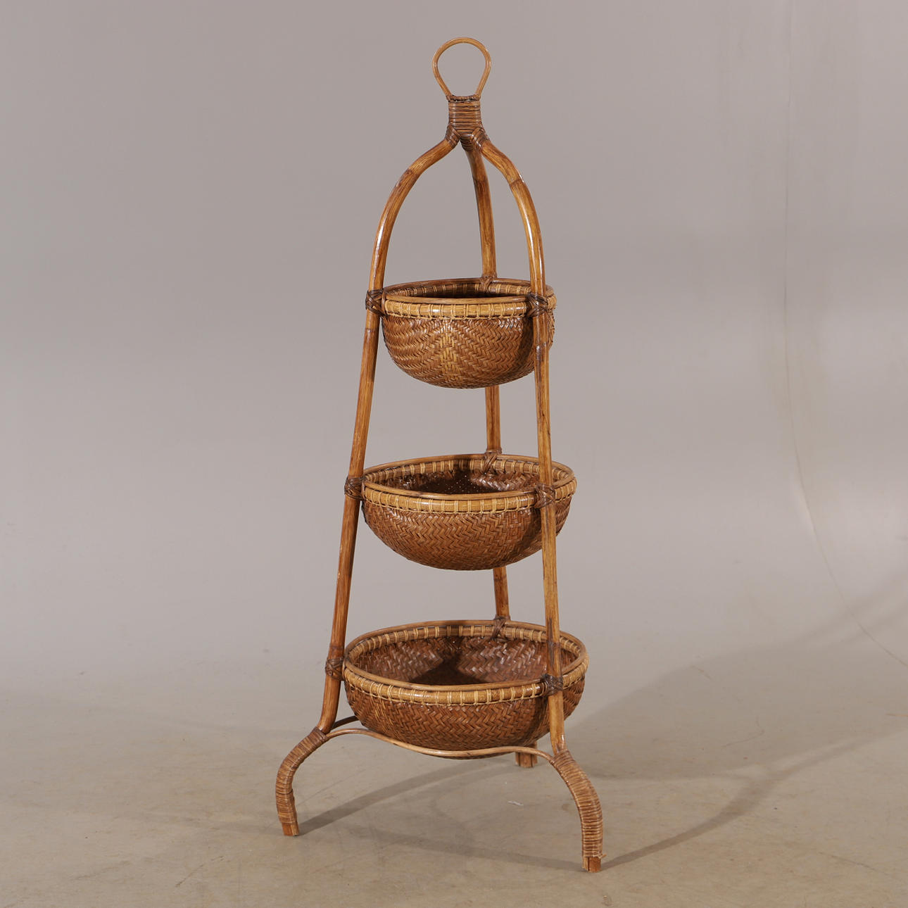 KORGSTÄLLNING, rotting/bambu, 1900-talets andra hälft.