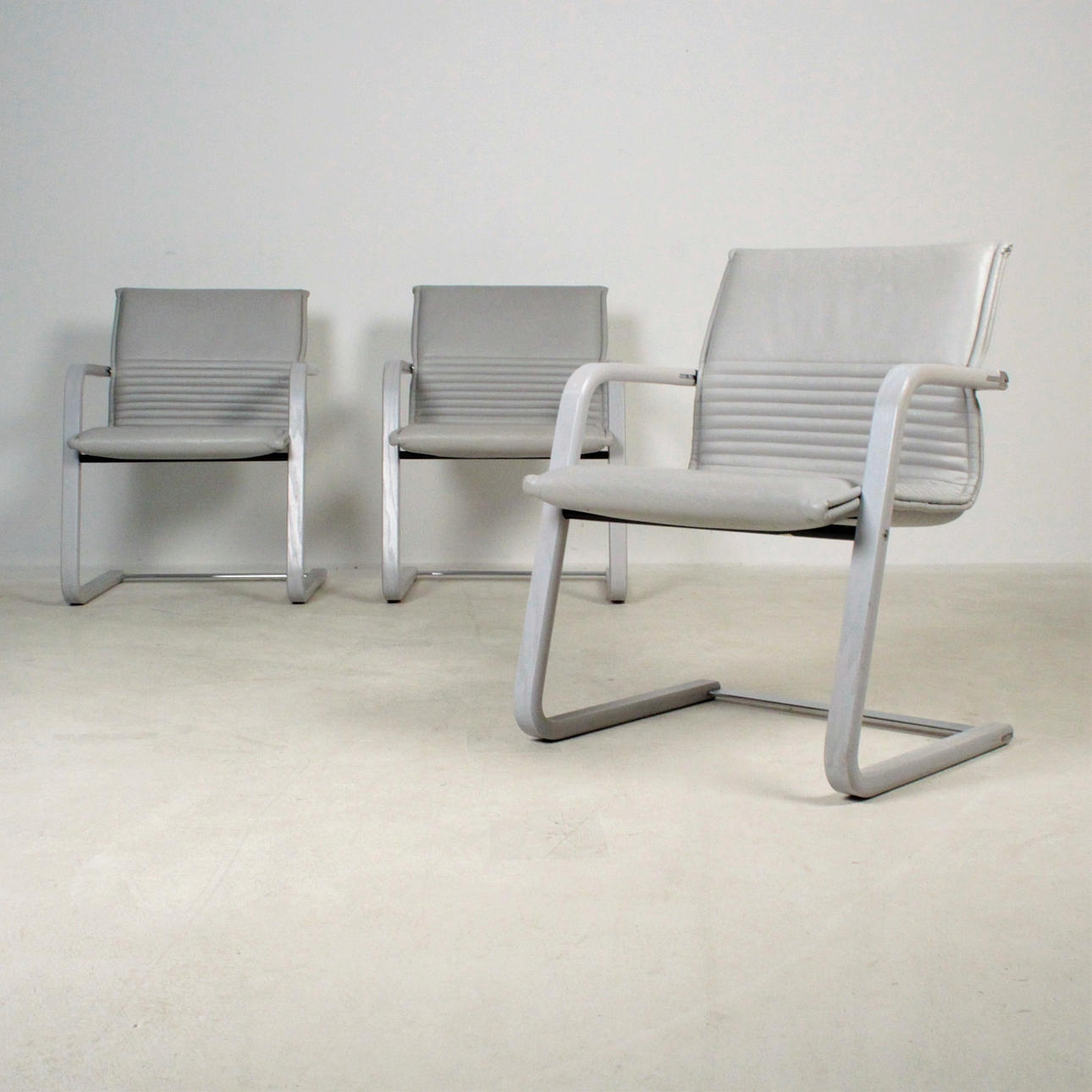 WILKHAHN , Drei Konferenzstühle/Freischwinger (3).