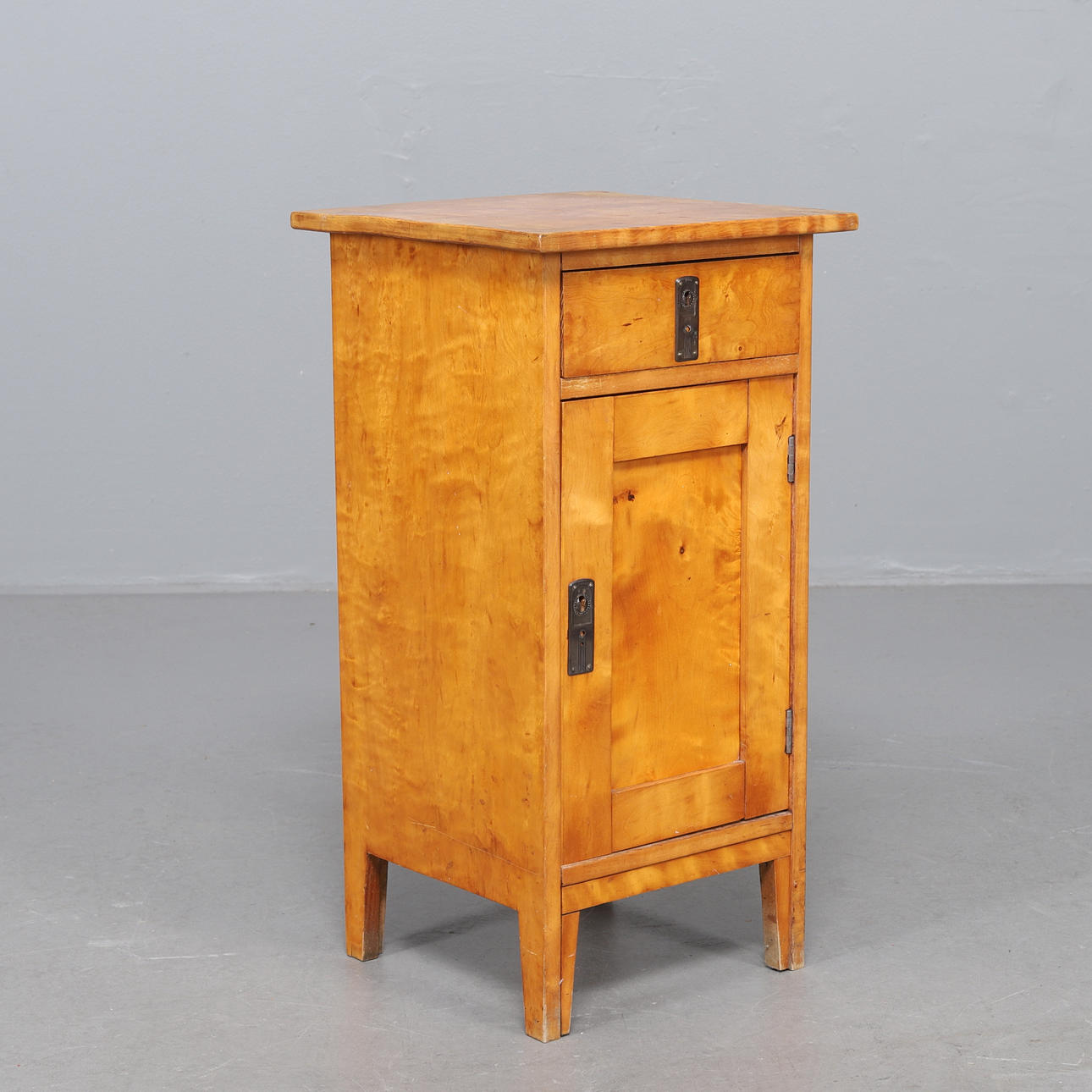 POTTSKÅP, björk, jugendstil, 1900-talets första hälft.