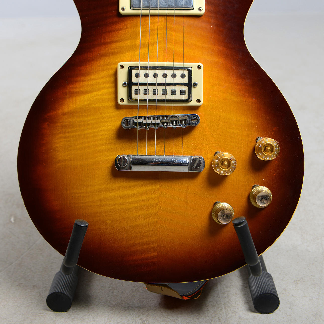 ELECTRIC GUITAR, Kasuga Deluxe, circa 1970s. Collectables - Musical ...