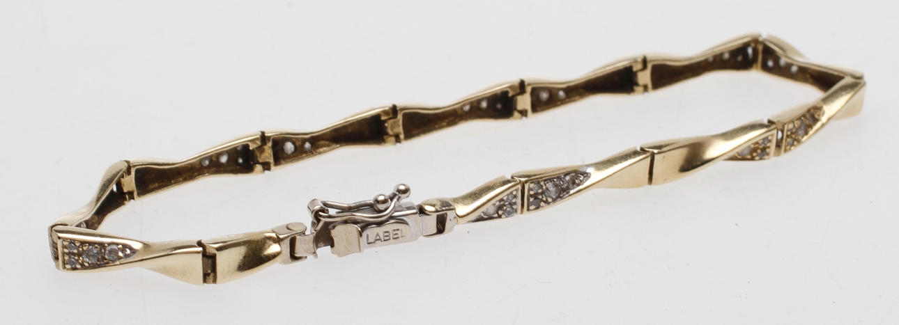 ARMBAND, 14k guld, med stenar, vikt ca 10 gr.