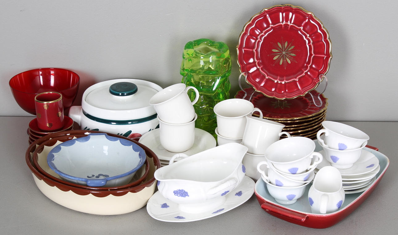 SERVISDELAR, ca 40 delar, glas och keramik, Gustavsberg, Rörstrand, Reijmyre, Arabia.