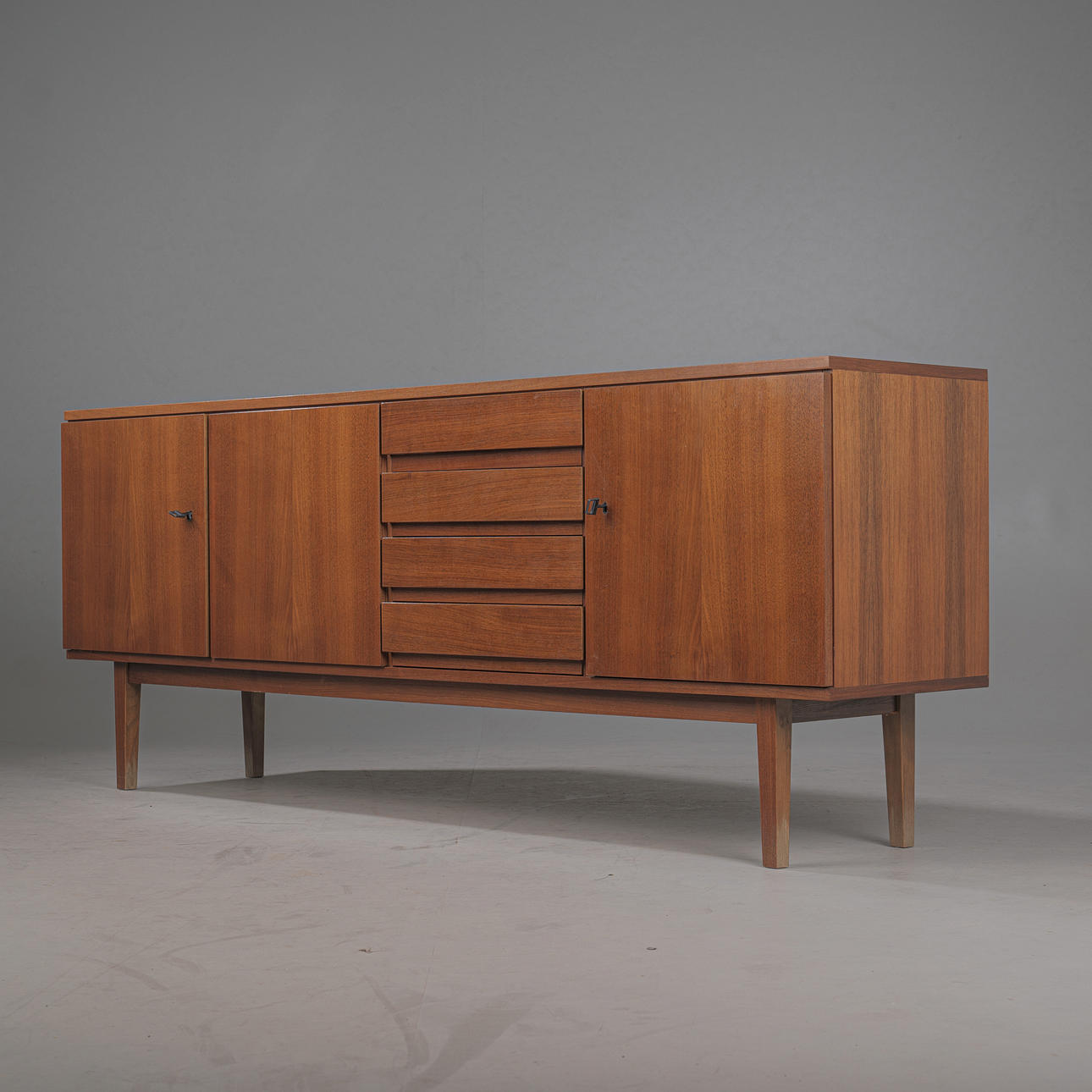 Aparador / cómoda, teca, años 60.