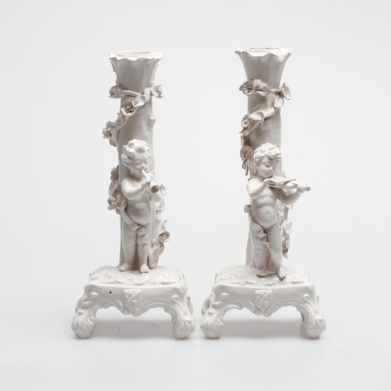 LJUSSTAKAR, ett par, keramik, 1900-tal.