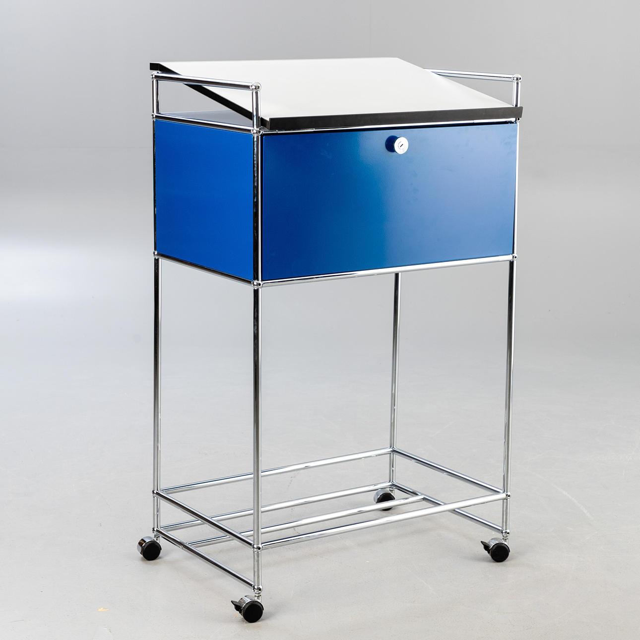 USM Haller. Stehpult.