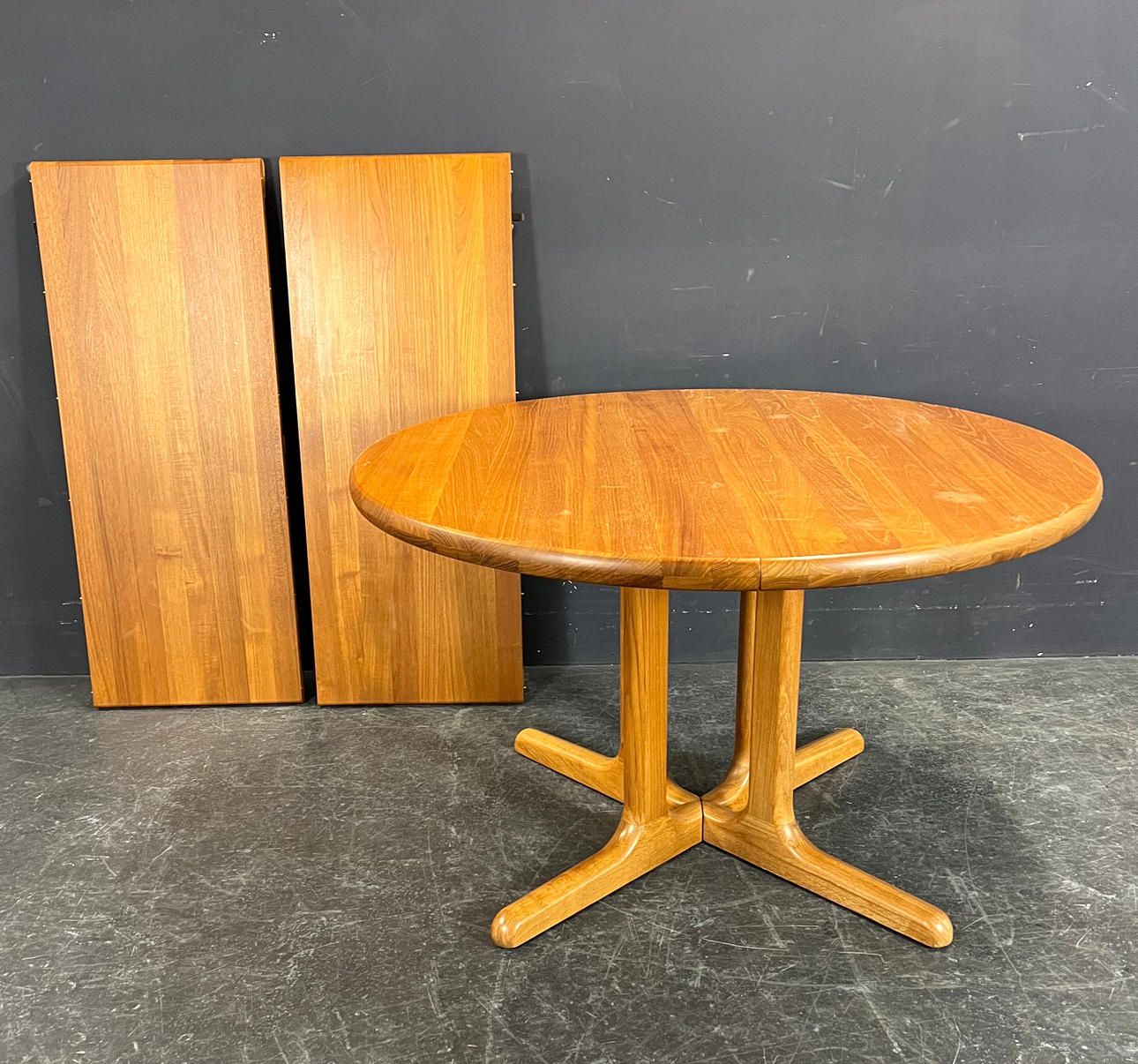 ESSTISCH TEAK AUSZIEHBAR.