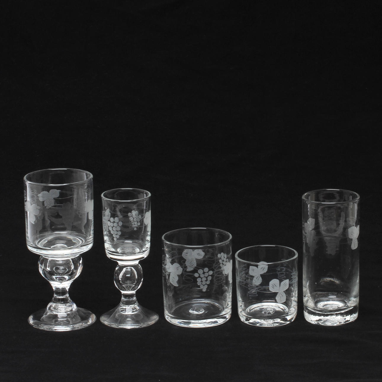 GLASSERVISDELAR, 31 delar, "Swedish old", Reijmyre.