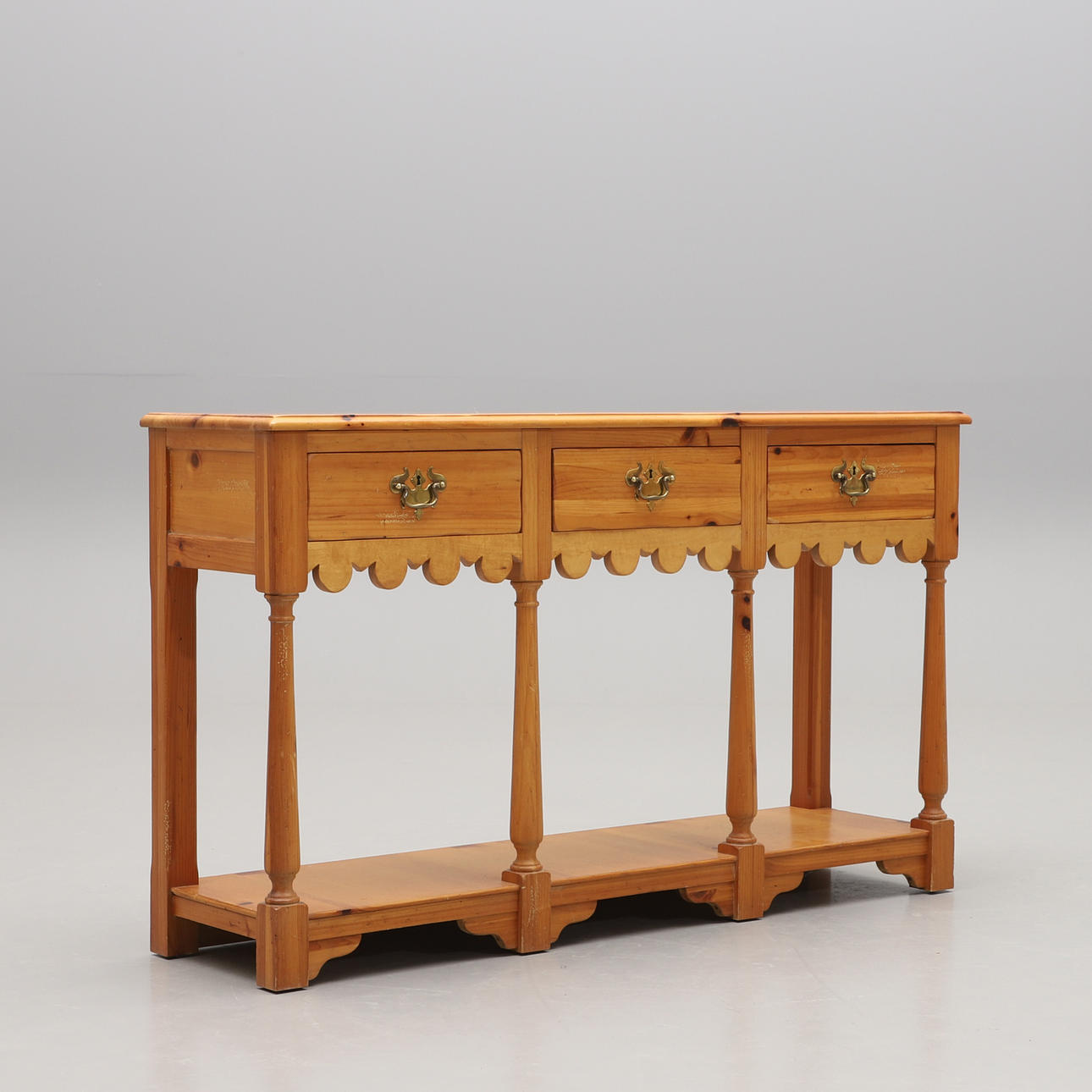 SIDEBOARD, furu, "Replicas", Thomasville, USA.
