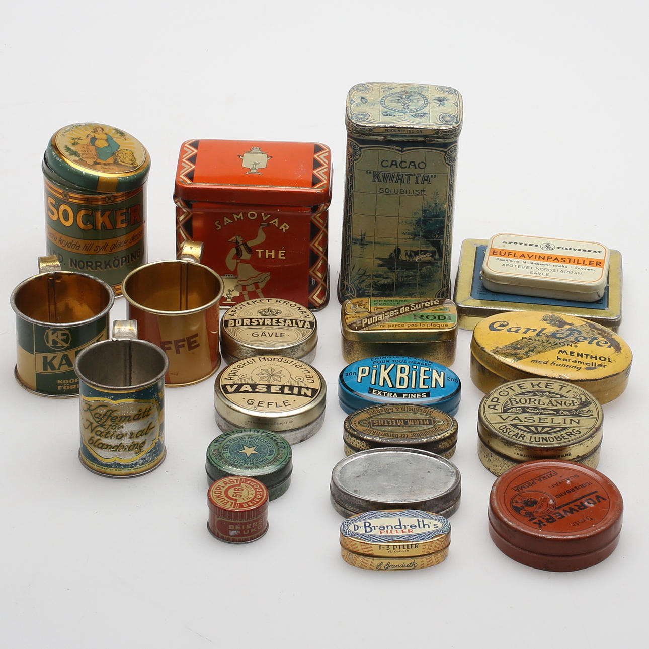 DIVERSE MINDRE PLÅTBURKAR, ca 17 st samt MÅTT, 3 st.