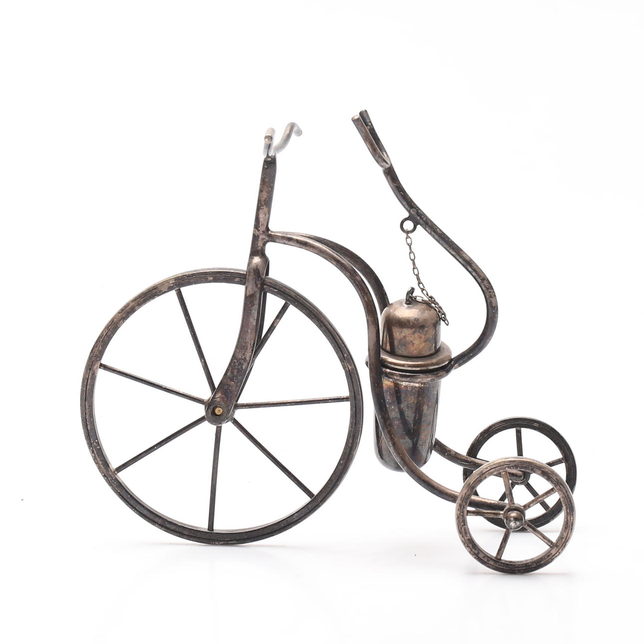 MINIATURE CYKEL MED KASSE, hvidmetal, 1900-tallet.