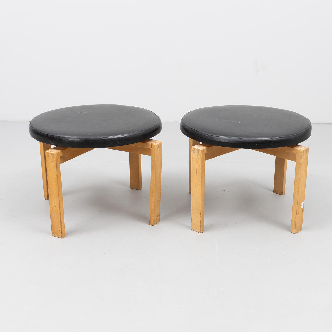 Stools, 1 pair, current shape, 1960s/70s.