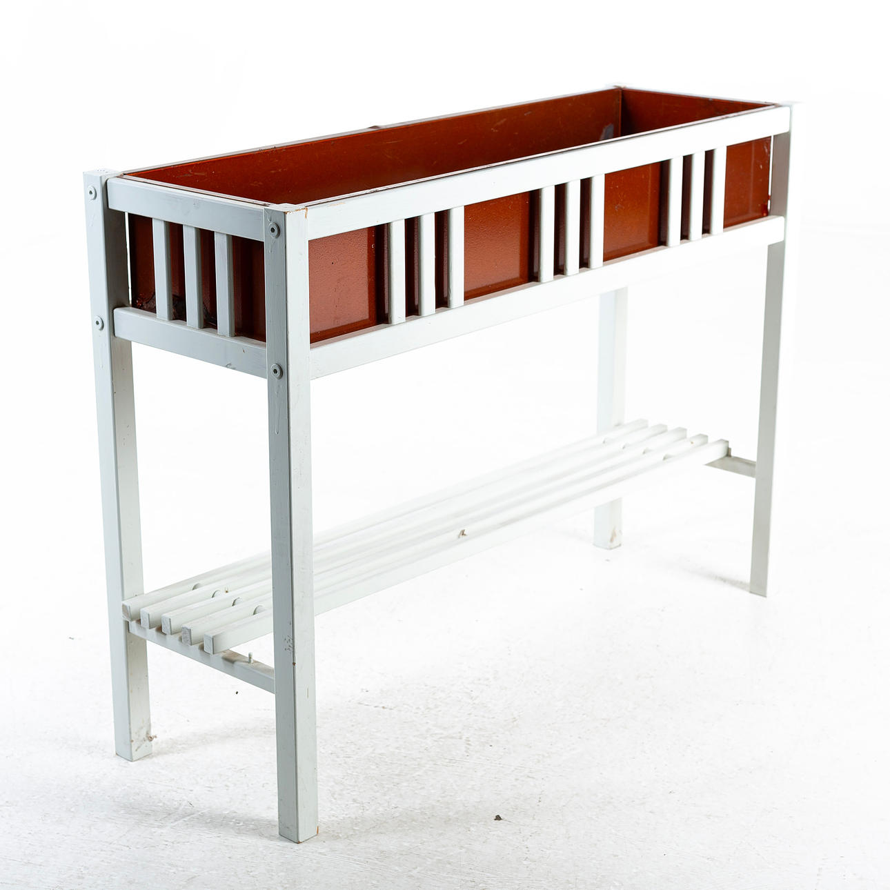 BLUMENTISCH, weiß lackiert, 19/2000er Jahre.